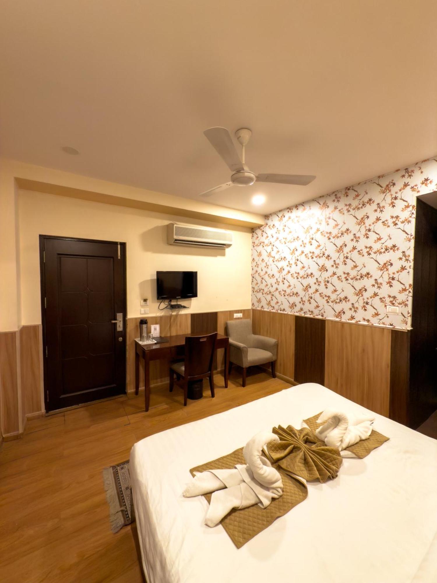 Hotel Royal Palm - A Budget Hotel In Udaipur Exteriör bild