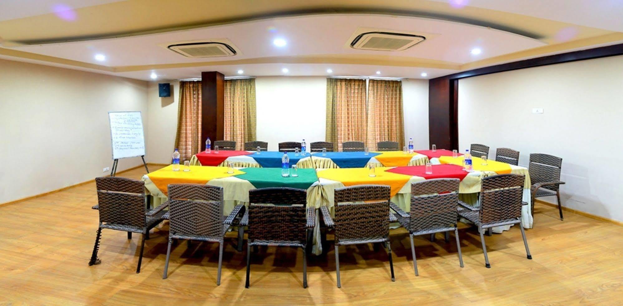 Hotel Royal Palm - A Budget Hotel In Udaipur Exteriör bild